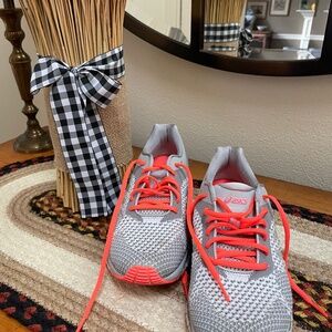 Asics sneakers women's 9.5